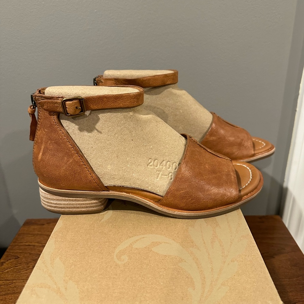 Sofft Tan Leather Ankle Strap Sandals